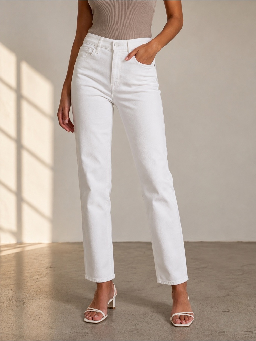 NWT Good American Straight Leg White Denim Jeans, 28